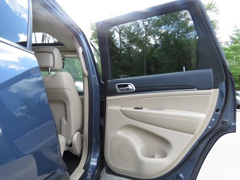 Used 2021 Jeep Grand Cherokee Limited AWD/4WD image 15