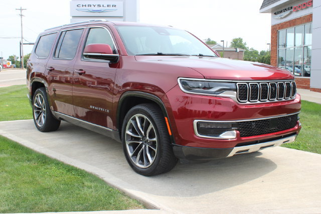 Used 2022 Jeep Wagoneer Series III w/ Premium Group I AWD/4WD image 3