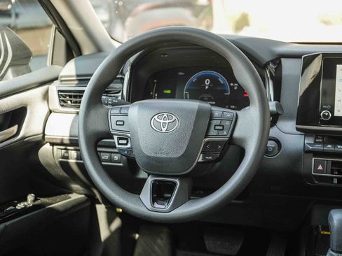Used 2026 Toyota Camry LE FWD image 15