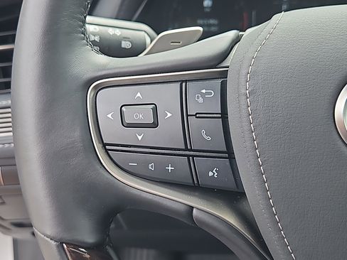 Used 2024 Lexus LS 500 AWD w/ Interior Upgrade Package image 19