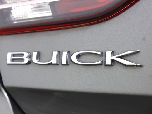 Used 2018 Buick Regal Preferred FWD image 31