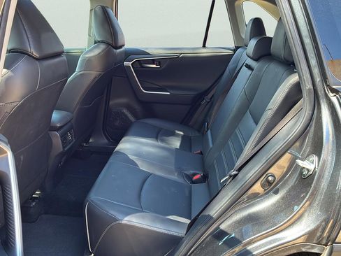 Used 2019 Toyota RAV4 Limited FWD image 25