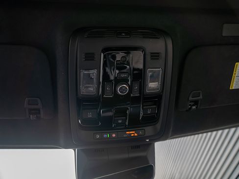 Used 2025 Cadillac Escalade ESV V AWD/4WD image 10