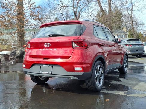 Certified 2025 Hyundai Venue SEL image 5