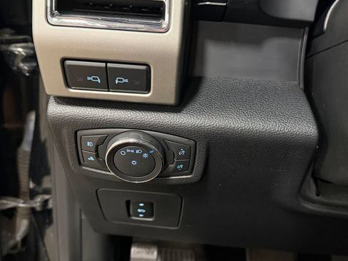 Used 2016 Ford F150 Lariat w/ Equipment Group 502A Luxury AWD/4WD image 30
