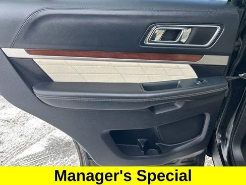 Used 2019 Ford Explorer Platinum image 36