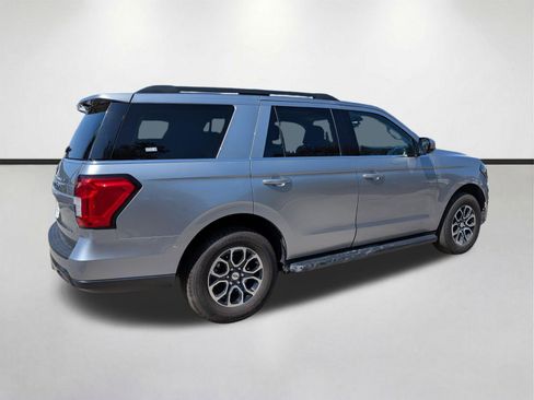 Used 2024 Ford Expedition XLT RWD image 4