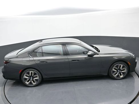 Used 2023 BMW 760i xDrive w/ Executive Package image 40