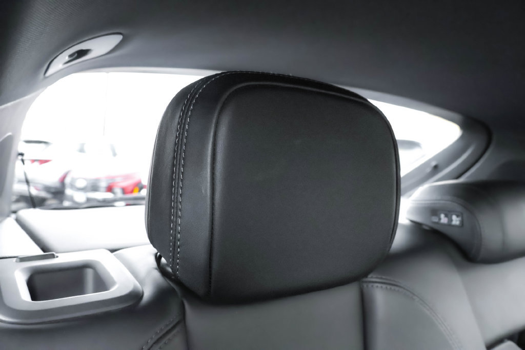 Used 2023 Porsche Macan AWD/4WD image 29