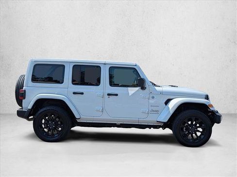 Used 2024 Jeep Wrangler Unlimited Sahara AWD/4WD image 4