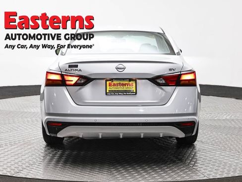 Used 2024 Nissan Altima 2.5 SV FWD image 6