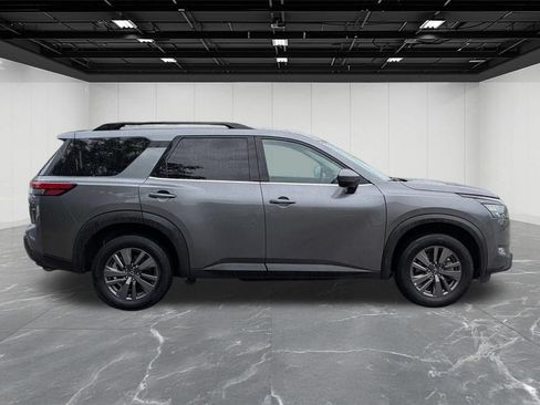 Used 2025 Nissan Pathfinder SV AWD/4WD image 11