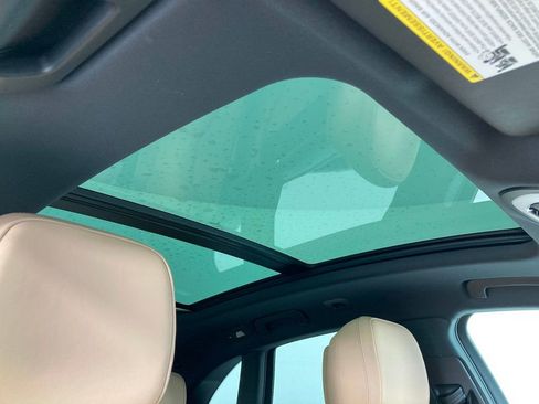 Used 2025 Porsche Macan image 36