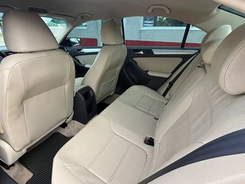 Used 2013 Volkswagen Jetta SE FWD image 11