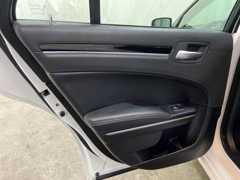 Used 2019 Chrysler 300 S image 19