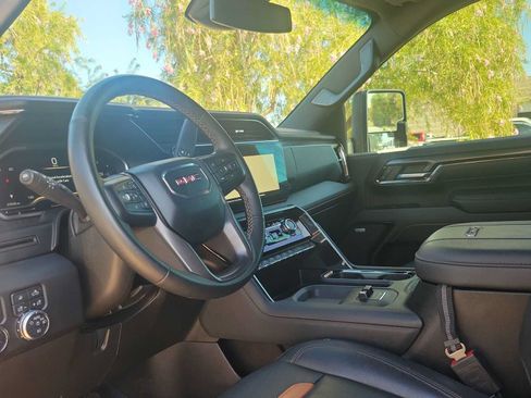 Used 2024 GMC Sierra 2500 AT4 w/ AT4 Preferred Package AWD/4WD image 10