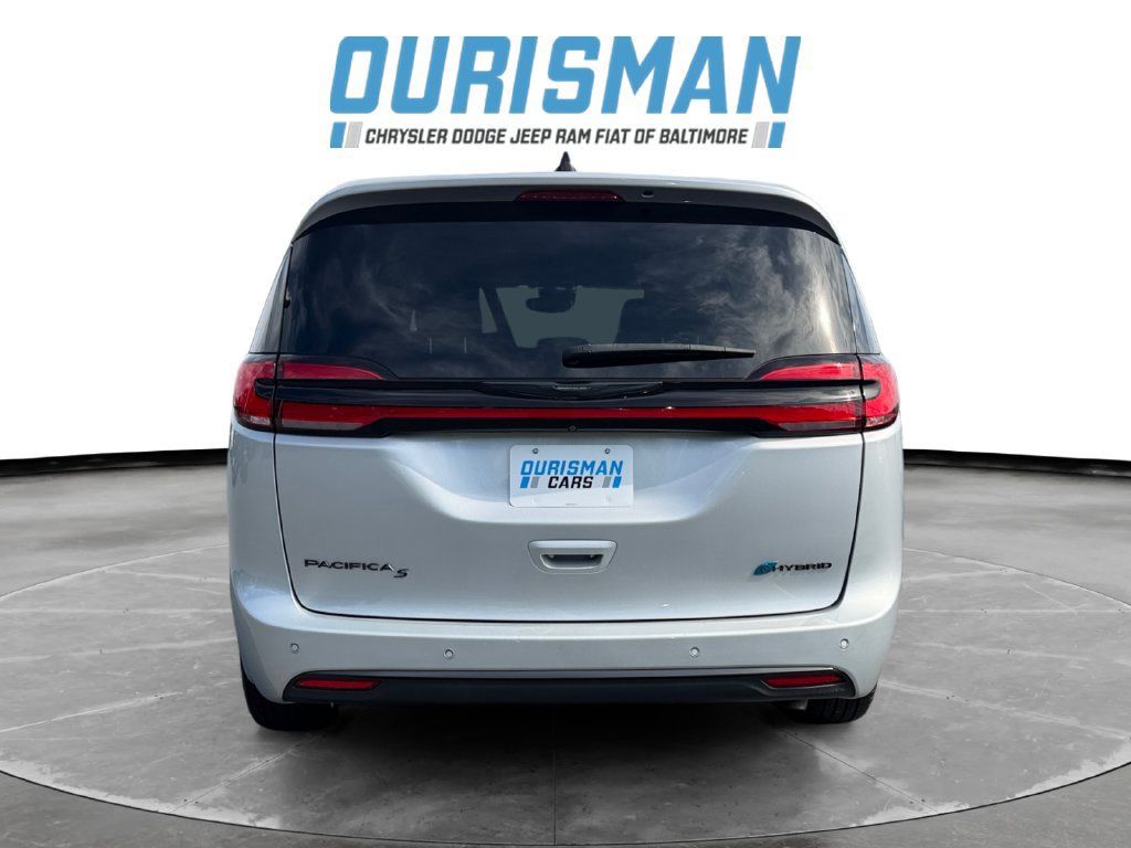 Used 2023 Chrysler Pacifica Limited w/ S Appearance Package FWD image 5