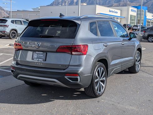 Certified 2023 Volkswagen Taos SE w/ Panoramic Sunroof Package image 3