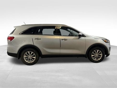 Used 2017 Kia Sorento AWD image 6