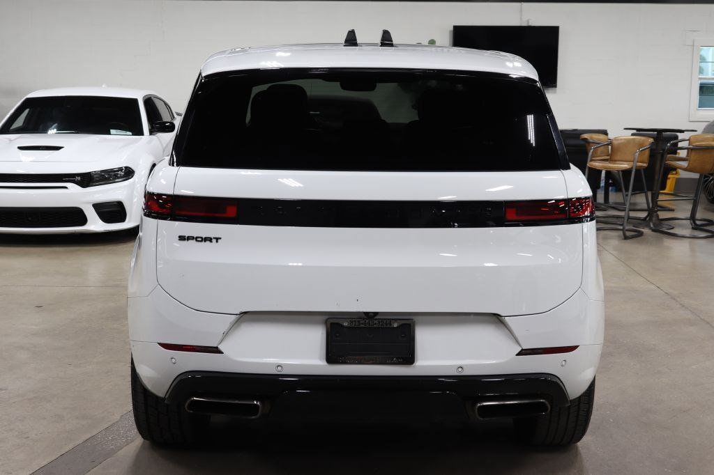 Used 2024 Land Rover Range Rover Sport Dynamic SE AWD/4WD image 4