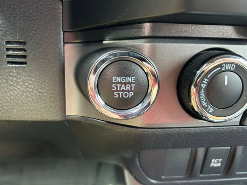 Certified 2021 Toyota Tacoma TRD Off-Road AWD/4WD image 30