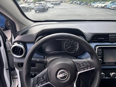 Used 2025 Nissan Versa SV FWD image 29