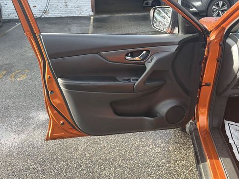 Used 2019 Nissan Rogue SV AWD/4WD image 9
