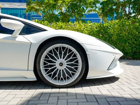 Used 2018 Lamborghini Aventador S AWD/4WD image 33