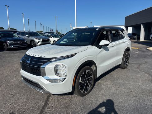 Used 2024 Mitsubishi Outlander SEL AWD/4WD image 3
