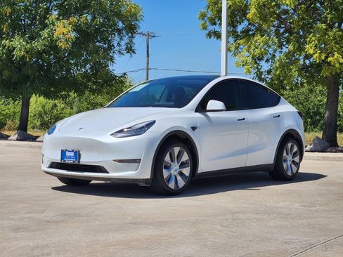 Used 2022 Tesla Model Y Long Range AWD/4WD image 3