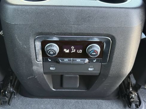 Used 2023 Chevrolet Suburban LT w/ Luxury Package RWD image 29