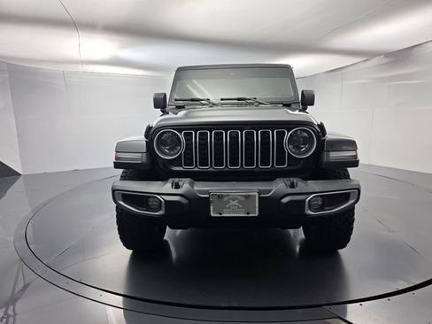 Used 2024 Jeep Wrangler Unlimited Sahara w/ Technology Group AWD/4WD image 2