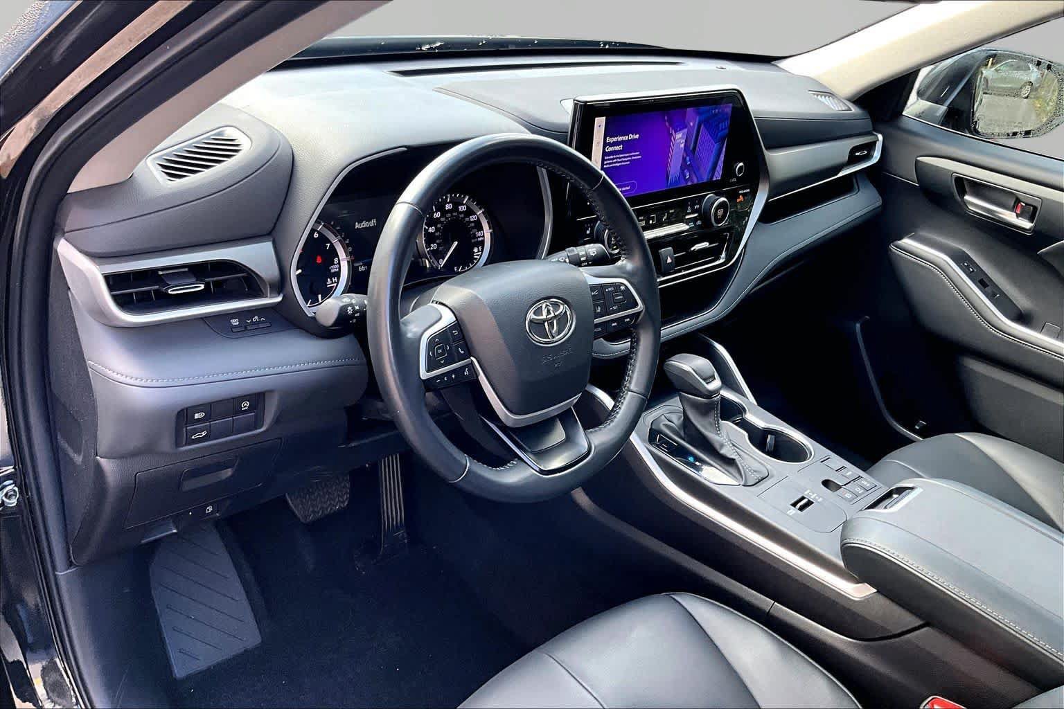 Used 2023 Toyota Highlander XLE FWD image 18