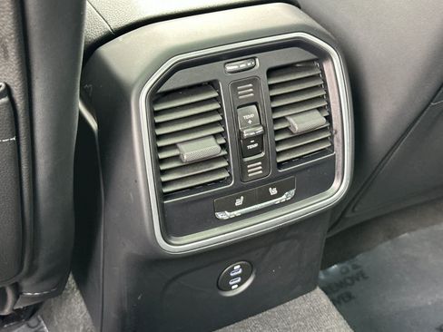Certified 2025 Porsche Macan AWD/4WD image 14