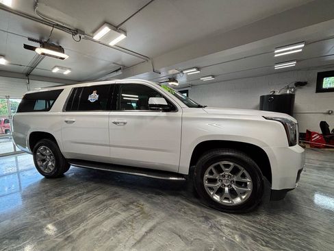 Used 2020 GMC Yukon XL SLT w/ Open Road Package AWD/4WD image 9
