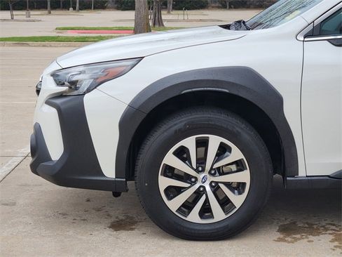 Used 2023 Subaru Outback Premium image 8