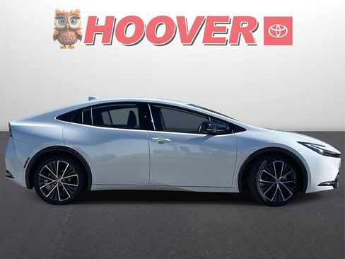 Used 2024 Toyota Prius XLE image 2