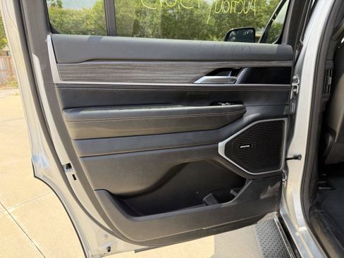 Used 2024 Jeep Wagoneer Series II w/ Flexible Seating Group RWD image 13