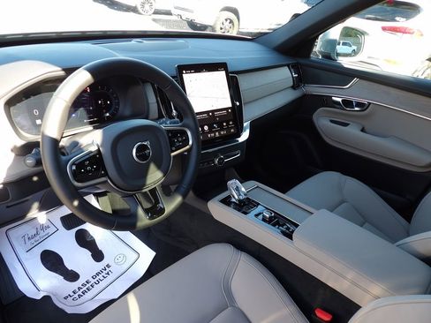 Certified 2025 Volvo XC90 B5 Core image 16