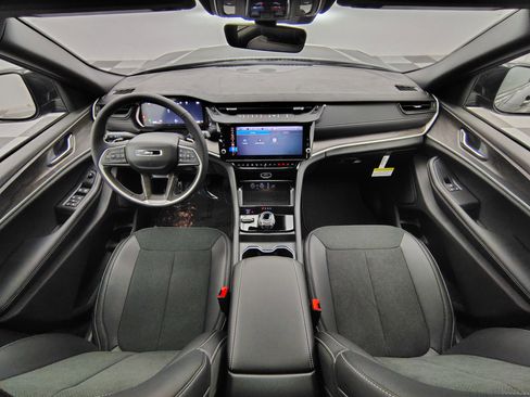 New 2026 Jeep Grand Cherokee L 4WD image 2