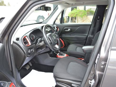 Used 2018 Jeep Renegade Trailhawk w/ Cold Weather Group II image 12