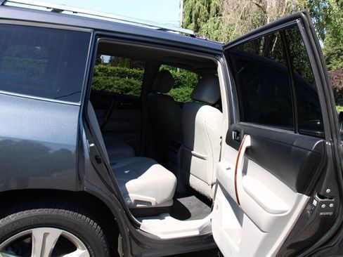 Used 2013 Toyota Highlander Limited AWD/4WD image 6
