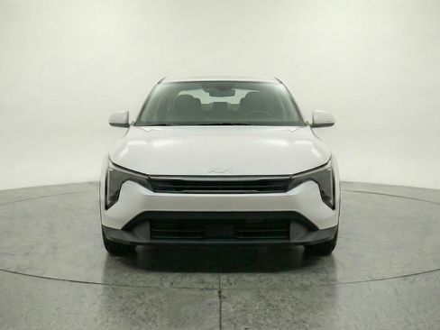 Used 2025 Kia K4 LXS image 2