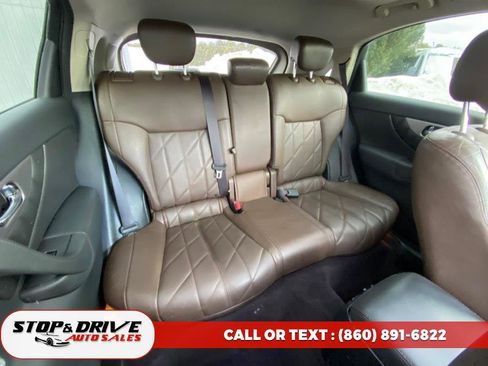 Used 2011 INFINITI FX35 AWD w/ Premium Pkg image 17