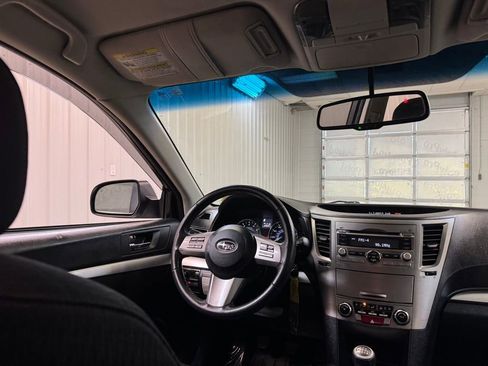 Used 2010 Subaru Outback 2.5i Premium AWD/4WD image 18