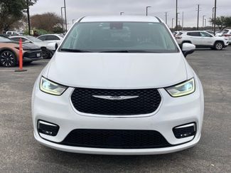 Used 2023 Chrysler Pacifica Touring-L video 2