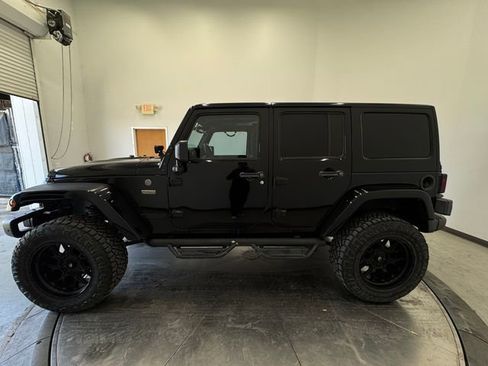 Used 2016 Jeep Wrangler Unlimited Sahara image 15