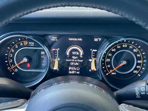 Used 2022 Jeep Wrangler Unlimited Sahara AWD/4WD image 28