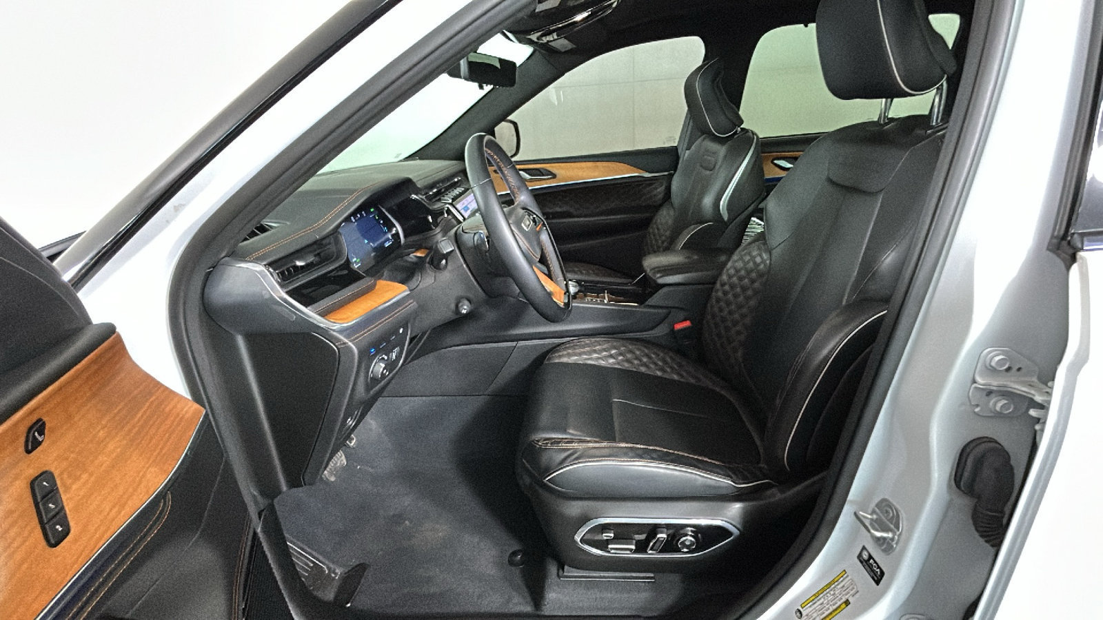 Used 2022 Jeep Grand Cherokee Summit AWD/4WD image 14