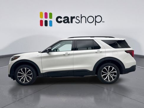 Used 2025 Ford Explorer ST-Line AWD/4WD image 2